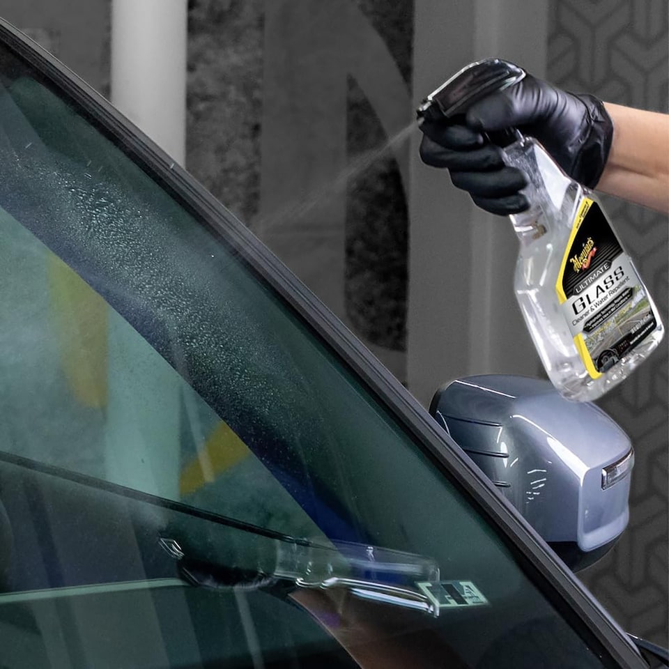 image 1 of Meguiar's Ultimate Glass Cleaner & Water Repellent-EU 473 ml
