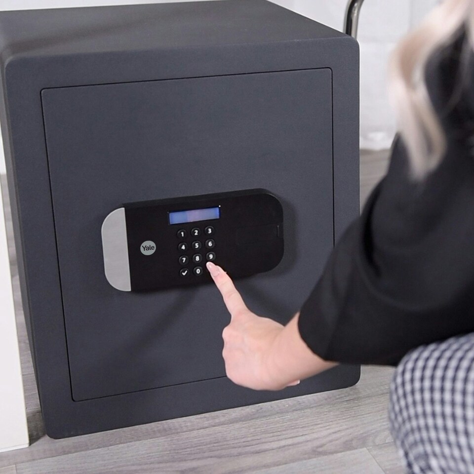 image 1 of YALE MAXIMUM SECURITY OFFICE SAFE