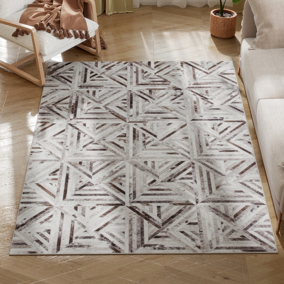 image 1 of HOMCOM Modern Area Rug, Triangle Pattern Non-Slip Washable Rug, Chenille Floor Carpet for Living Room, Bedroom, Dining Room, Home Office, 170 x 120 cm, Brown | Brown