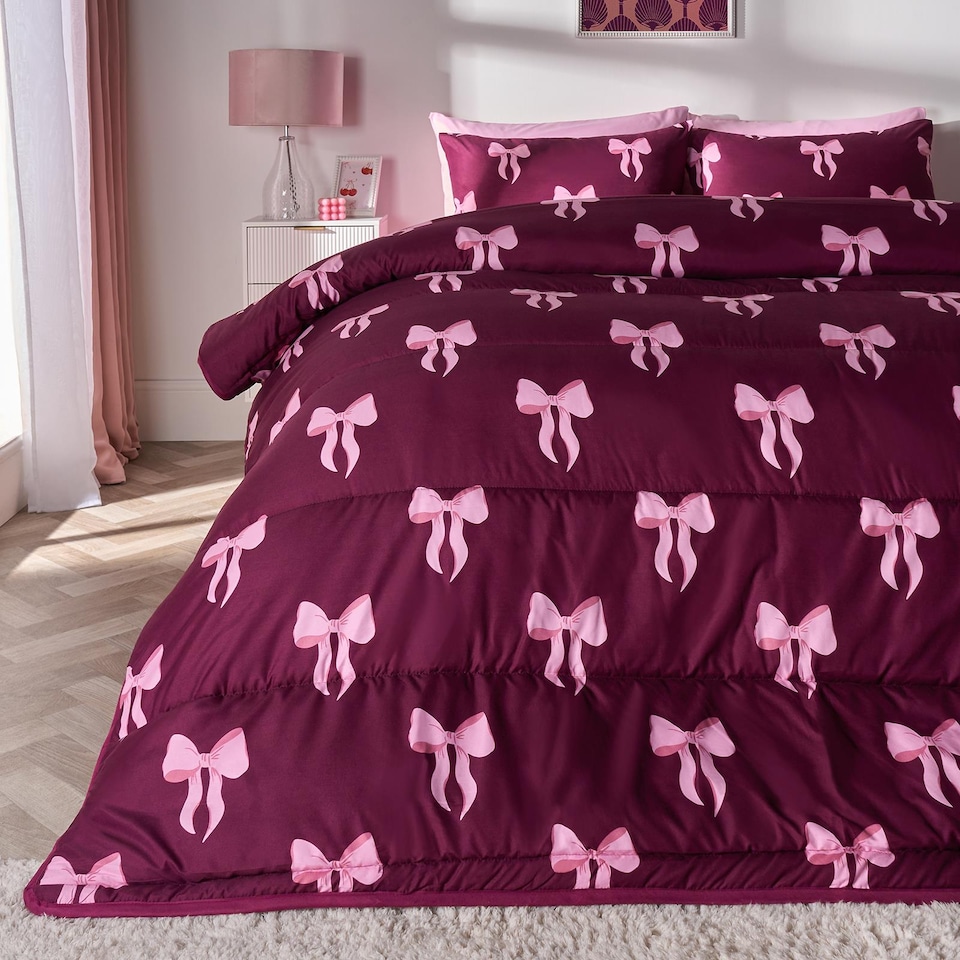 image 1 of OHS Bows 10.5 Tog Coverless Duvet with Pillowcase Bedding Set | Red | Burgundy/Pink | Double