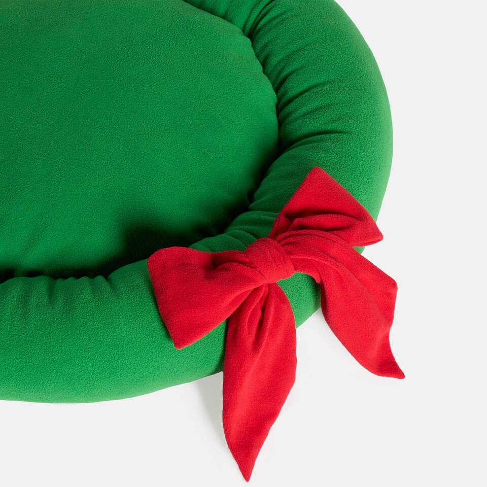 image 1 of OHS Xmas Bow Wreath Novelty Pet Bed Dog Cat Calming Cushion Mat
