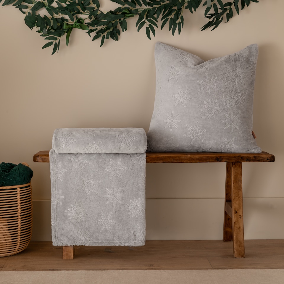 image 1 of Furn Snowflakes Soft Flannel Fleece Throw