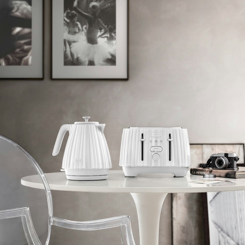 image 1 of Delonghi 4 Slice Ballerina Toaster White