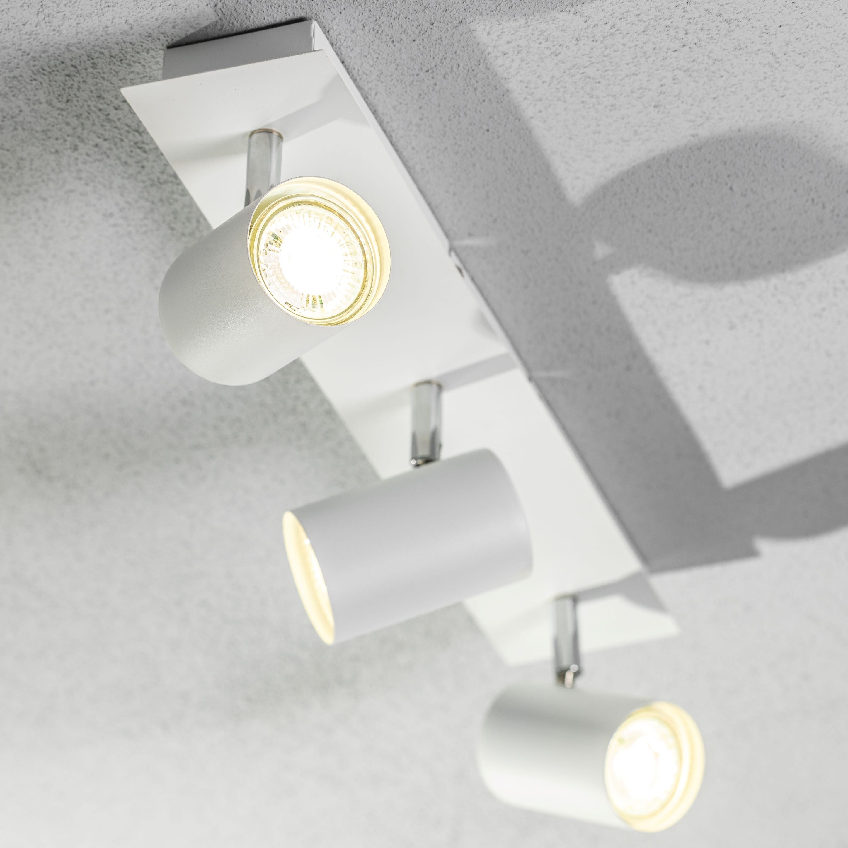 CGC VENETO White Triple GU10 Adjustable Bar Spotlight White White height: 12 cm, cylinder width: 5.3 cm, base plate length 45 cm, base plate width 8cm