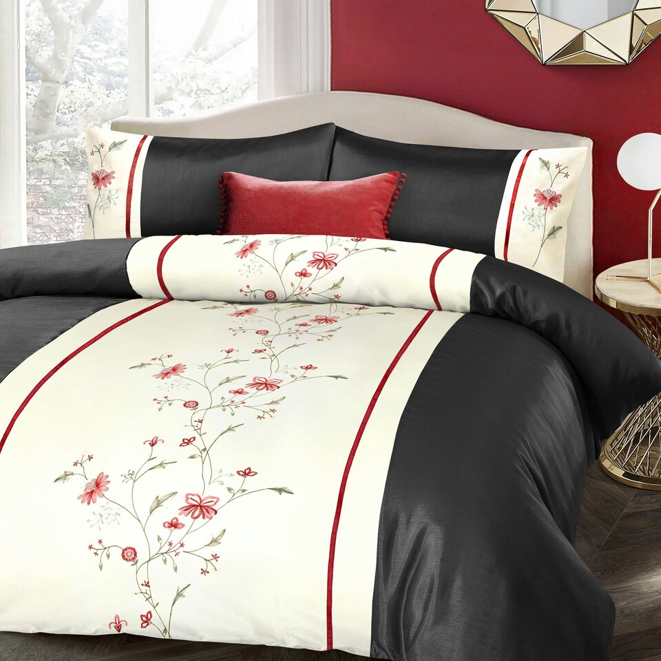 Intimates Luxury Faux Silk Emboridered Sapphire Duvet Cover & Pillowcase Set Black | Cream | Single