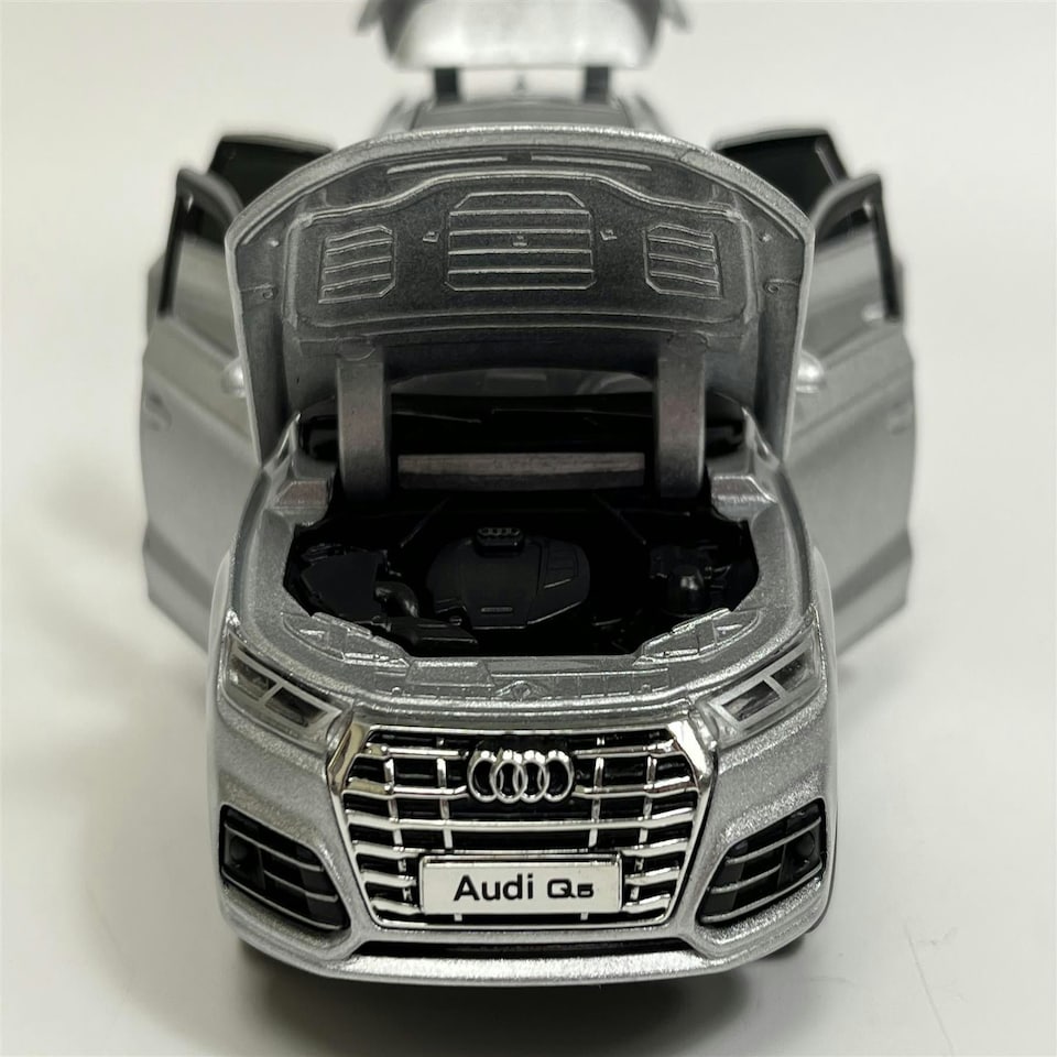 image 1 of Audi Q5 Silver LHD Light and Sound 1:32 Scale Tayumo 32140024