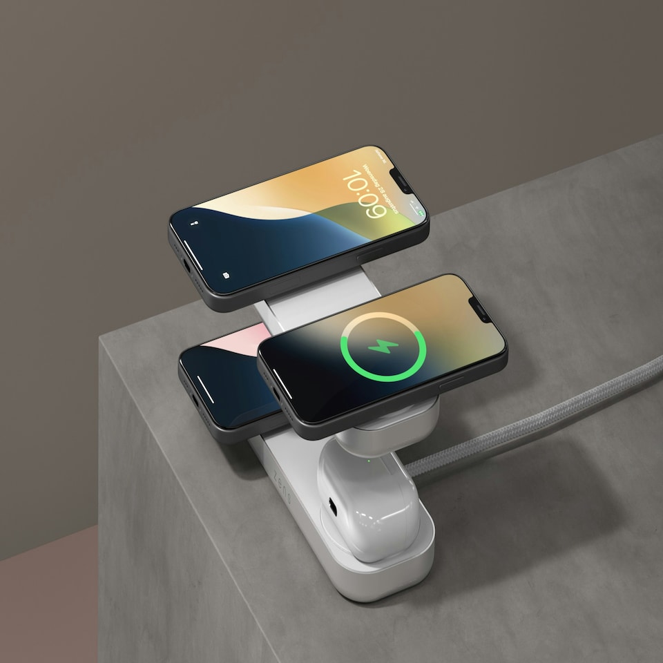 image 1 of Zens Quattro Wireless Charger Pro 4 (incl. Wall Charger) - white
