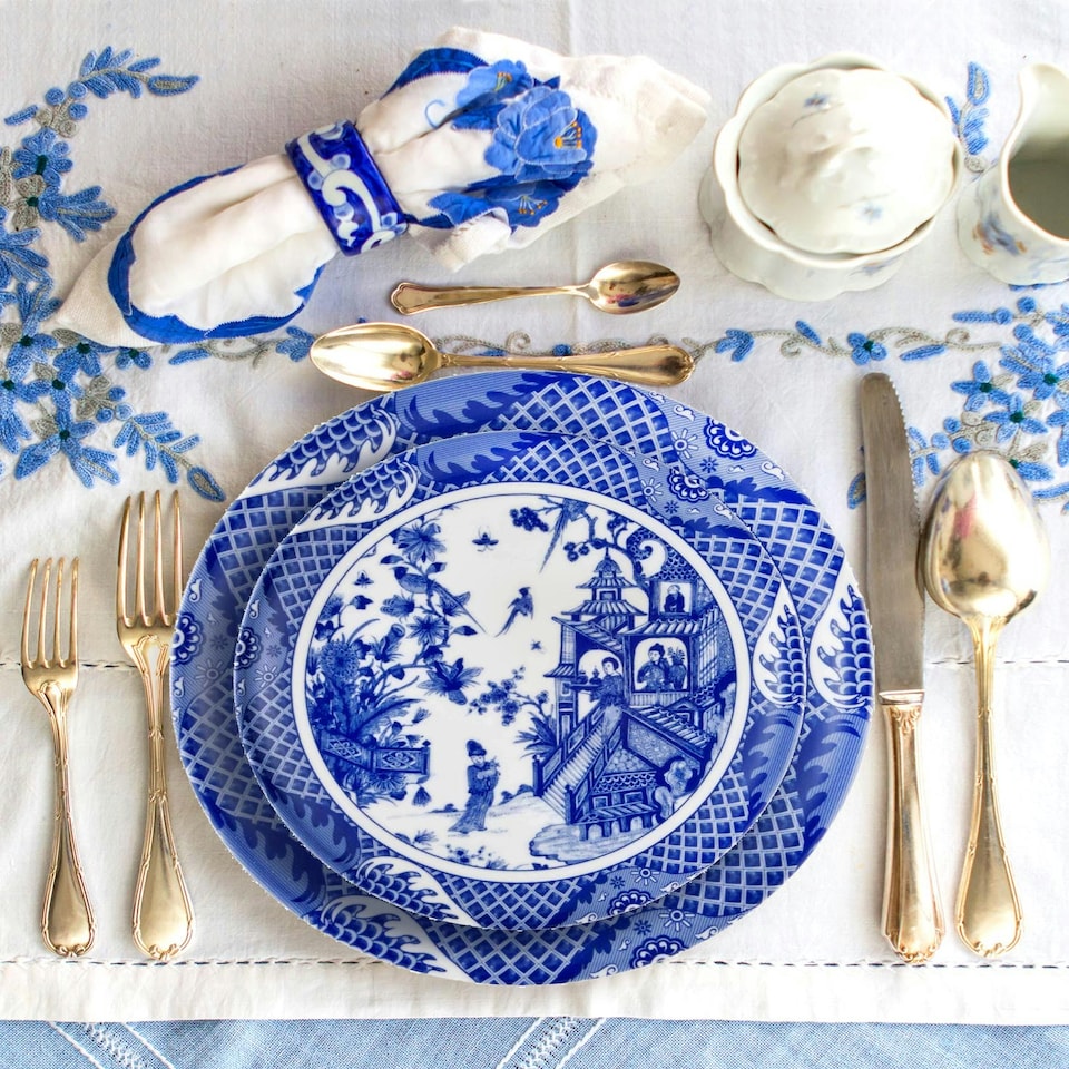 image 1 of Chinois Collection 24-Piece Porcelain Dinner Set