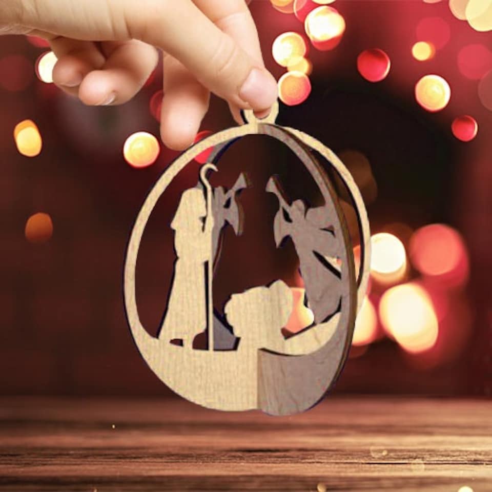 Traditional Christmas Scene 3D Round Hanging Ornament Decoration