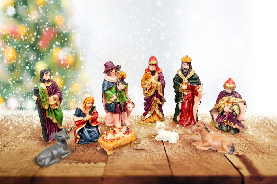 image 1 of Handmade Nativity Scene Birth Jesus Wooden Stable Figurine House Sculpture Christmas Decoration Xmas Décor