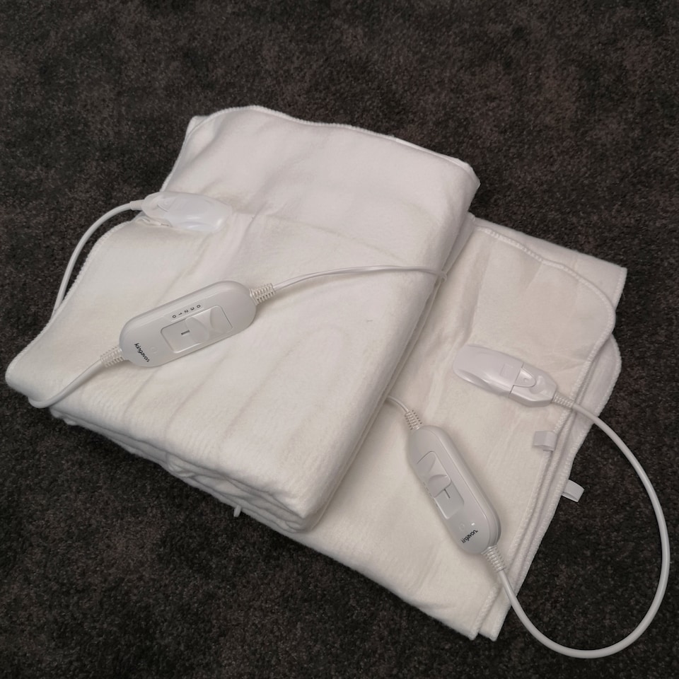 image 1 of 150cm 2 x 60W King Size White Electric Blanket Throw with Temperature Settings