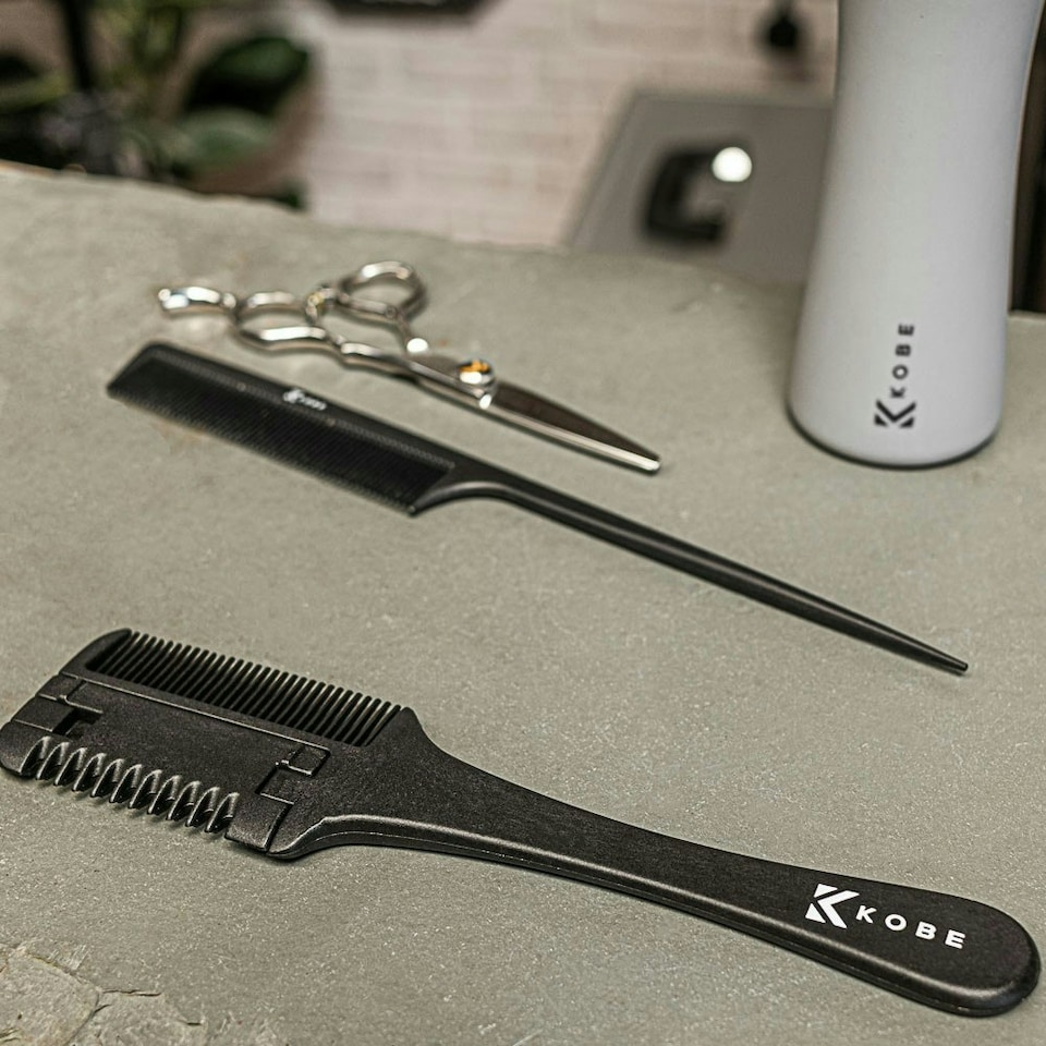 image 1 of Kobe 2-in-1 Comb Razor