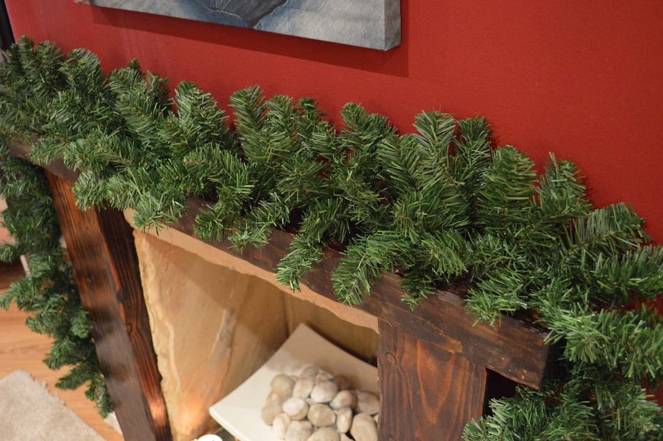 image 1 of 2 Pack 270cm (9ft) x 20cm Imperial Pine Christmas Garland Decoration Plain Green