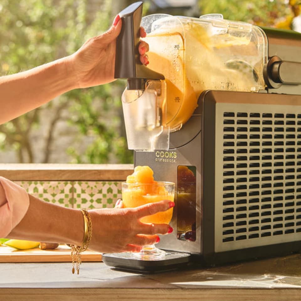 image 1 of Cooks Professional Slushy Maker - 2.5L Slushie Machine with 5 Presets for Slush, Milkshake, Frappe, Frozen Drinks or Cocktails