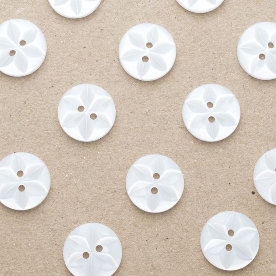 Minerva White Round Star Plastic Buttons for Dressmaking - 11.5mm - per value pack of 1000