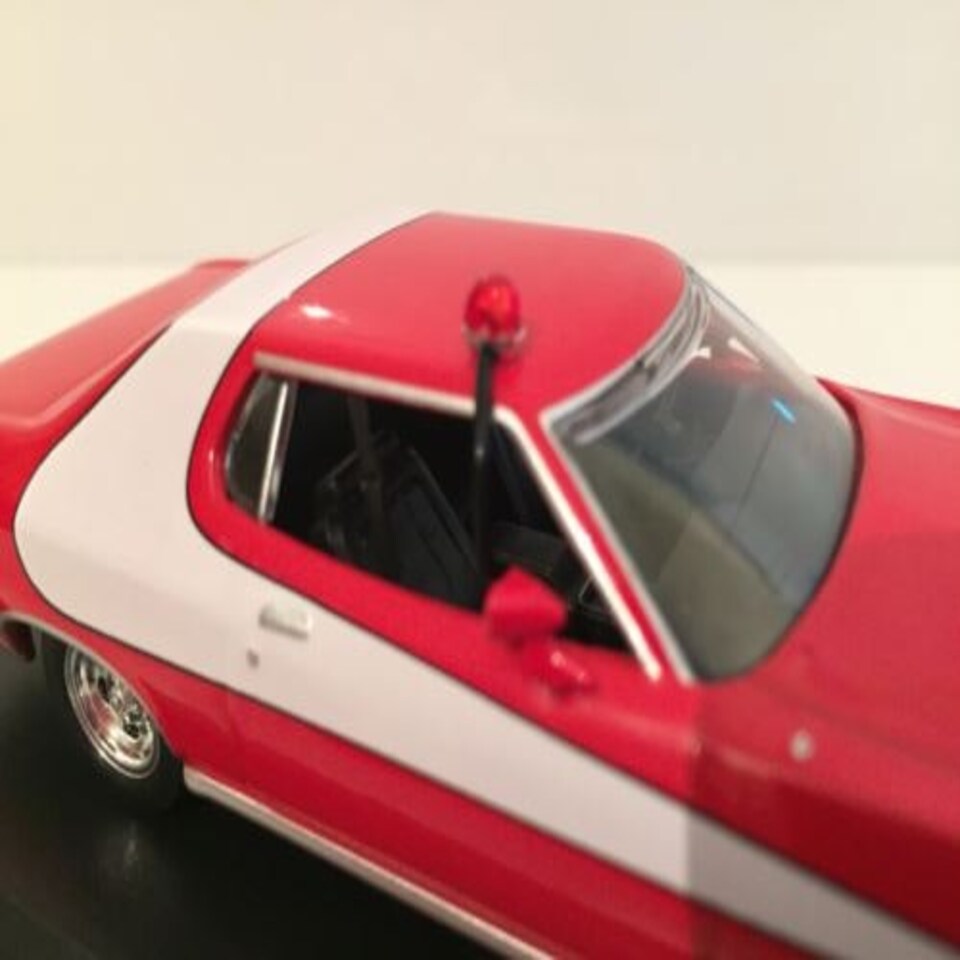 image 1 of Starsky & Hutch 1976 Ford Gran Torino Greenlight 86442 1:43 Scale
