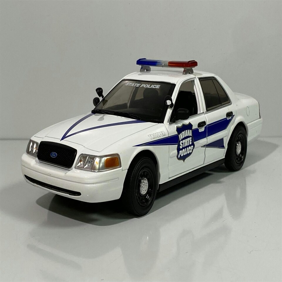 image 1 of 2008 Ford Crown Victoria Police Interceptor 1:24 Scale Greenlight 85543