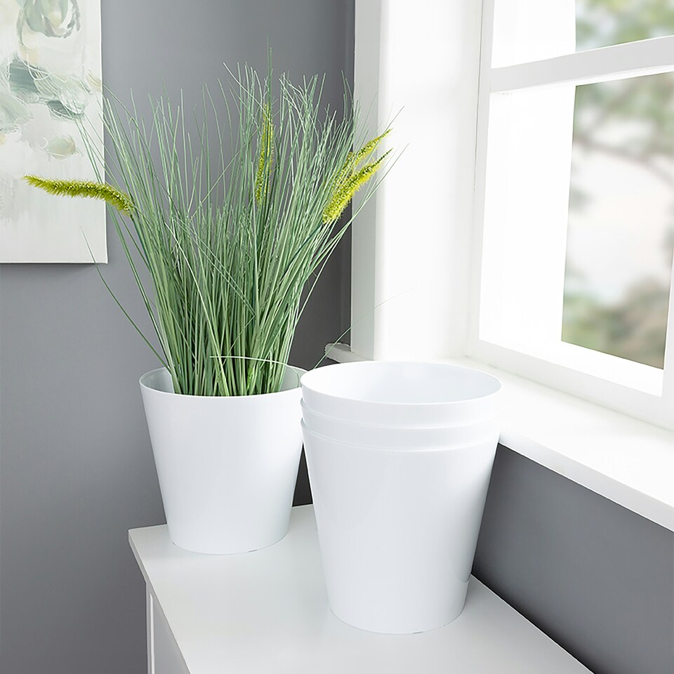 image 1 of Studio 4x 18cm Round Plastic Planter White