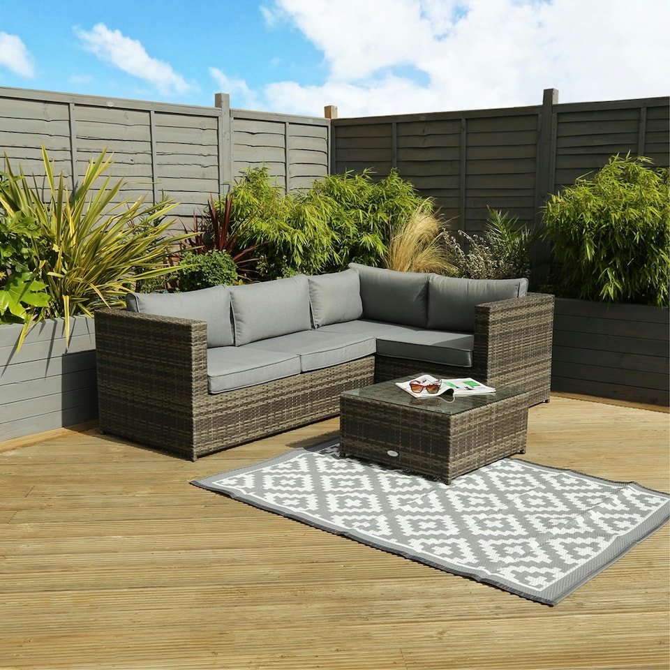 image 1 of Charles Bentley Diamond Pattern Lightweight Waterproof Indoor/Patio Medium Rug