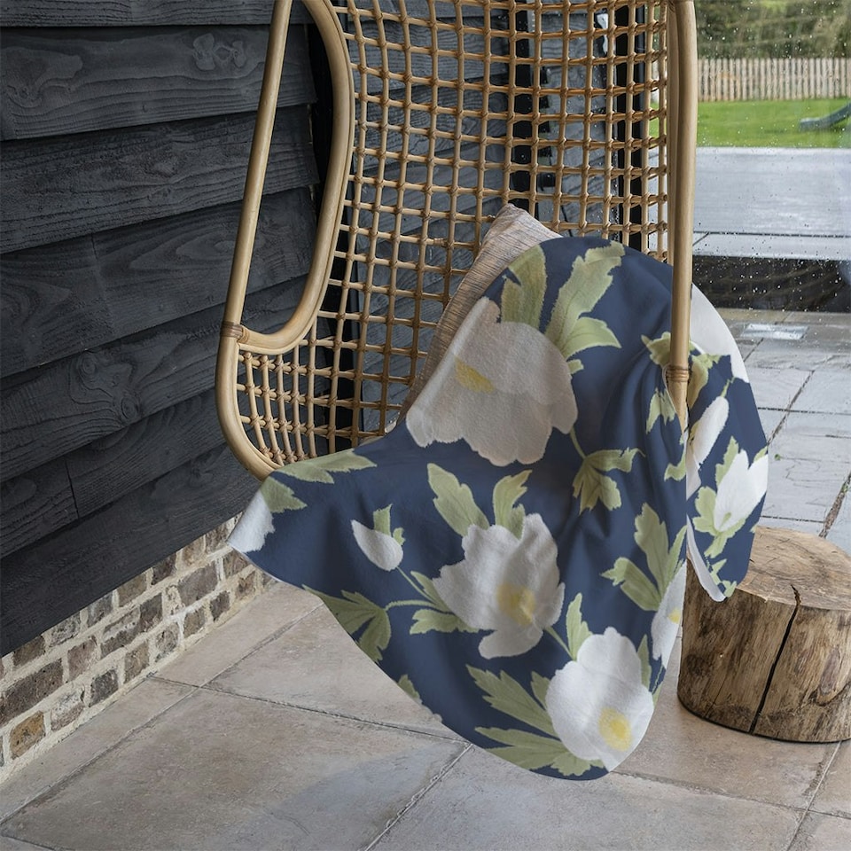image 1 of Winter rose (Blanket)