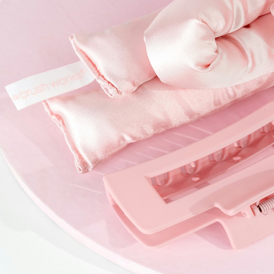 image 1 of Brushworks Heatless Curler