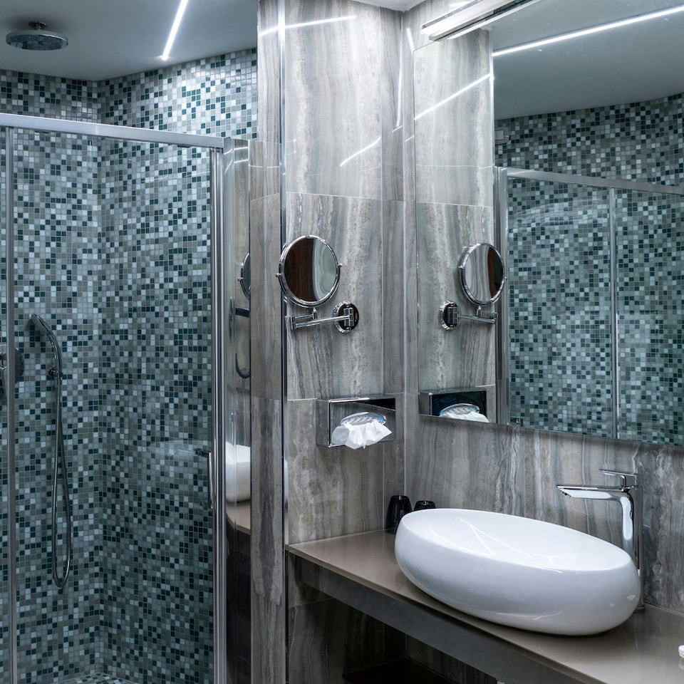 image 1 of Easy Bathroom Touch Limescale Soap Scum Surfaces Sparkling Cleaner Spray 750ml