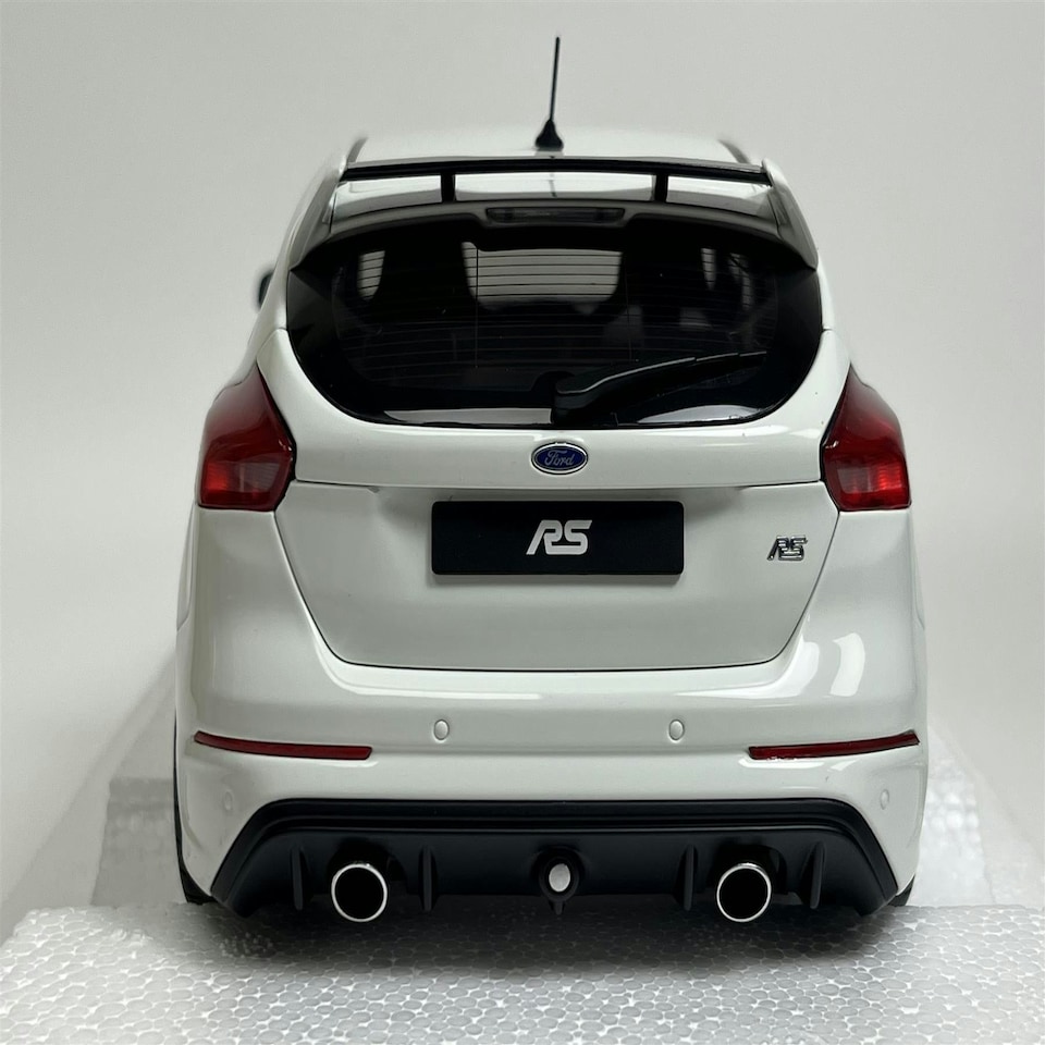 image 1 of Ford Focus RS 2016 Frozen White 1:18 Scale Autoart 72951