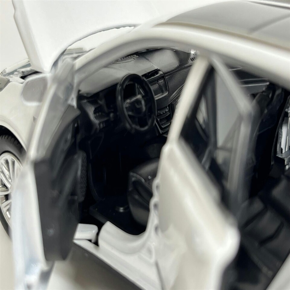 image 1 of Cadillac XT5 White LHD 1:32 Scale Tayumo 32185011
