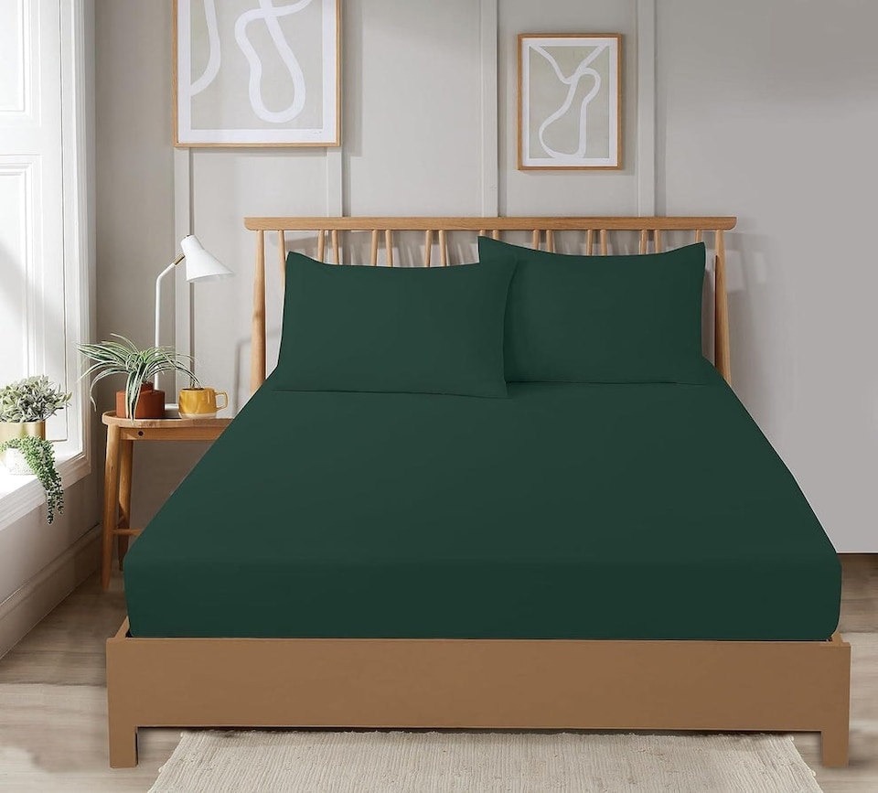 Super Soft Plain Dye Fitted Sheet in Emerald Green - King | Green | Green | King