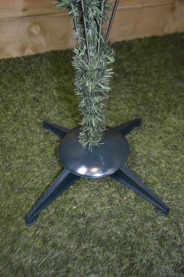 image 1 of 4ft Colorado Spruce Christmas Tree in Green with 287 tips 70cm Diameter