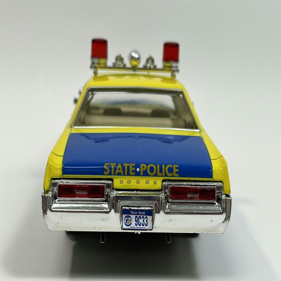 image 1 of 1974 Dodge Monaco NYSP New York State Police 1:24 Scale Greenlight 85551