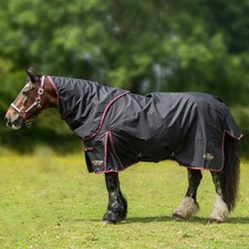 Gallop Equestrian Trojan Dual 50G Turnout Set Black | Size: 7ft 0
Colour: Black