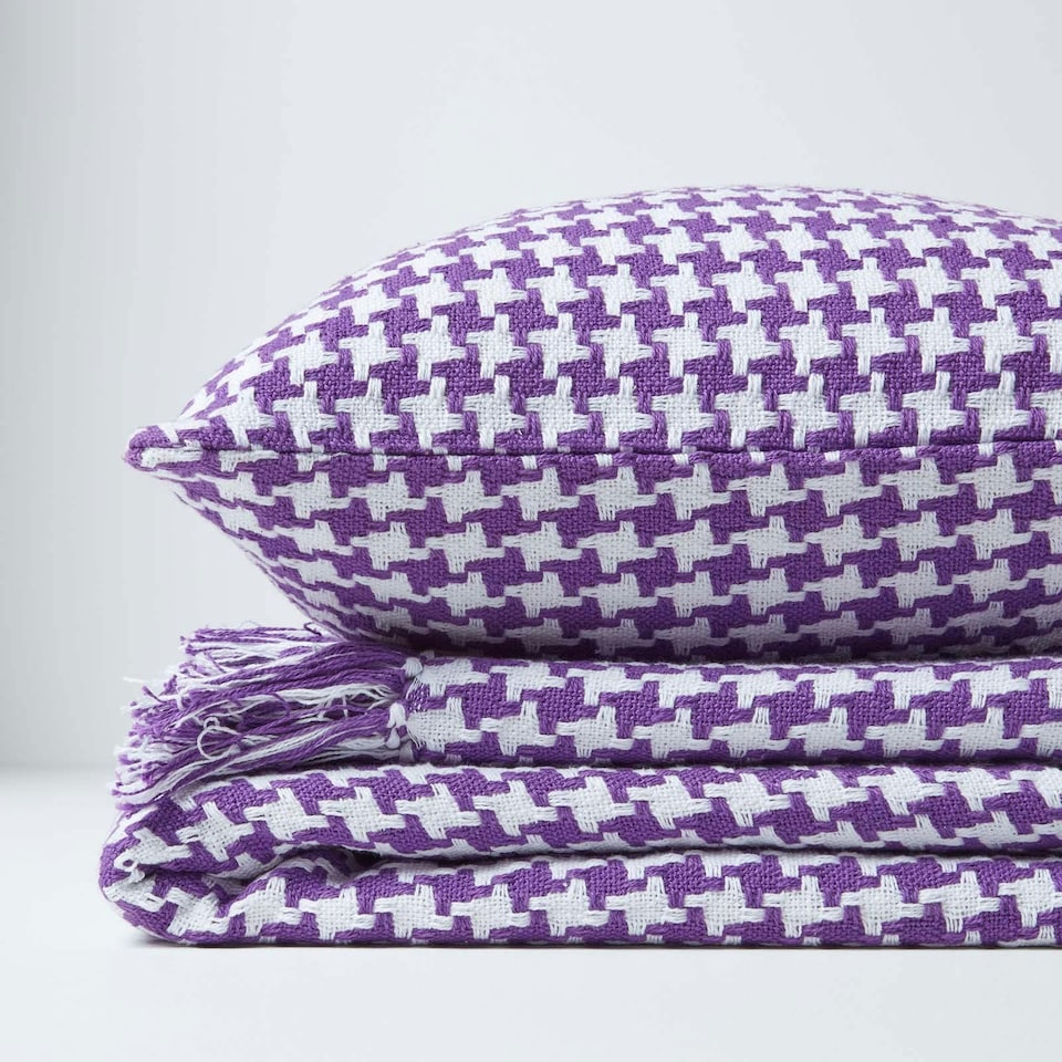 image 1 of Homescapes Houndstooth Cotton Cushion Cover Purple - 60 x 60 cm | Purple | Purple | 60 x 60 cm