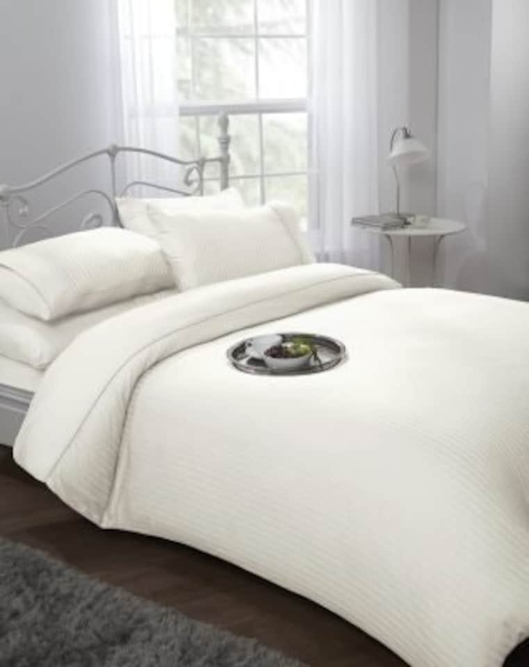 image 1 of Carlton Collection Duvet Set Single Bed Cream