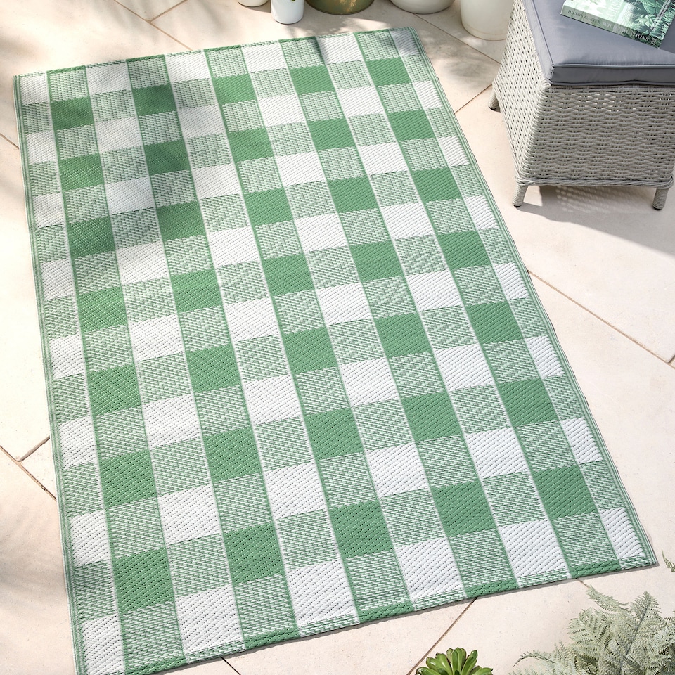 image 1 of D & D Gingham Outdoor Rug Green