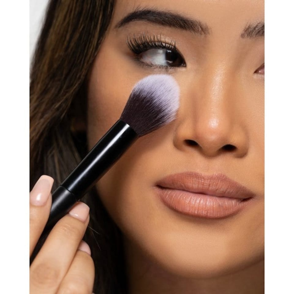 image 1 of Brushworks No. 13 Highlight Brush