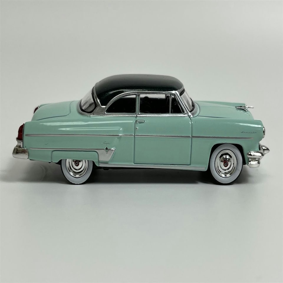image 1 of Lincoln Capri 1954 Parklane Green Bloomfield Green LHD 1:64 Mini GT MGT00623L
