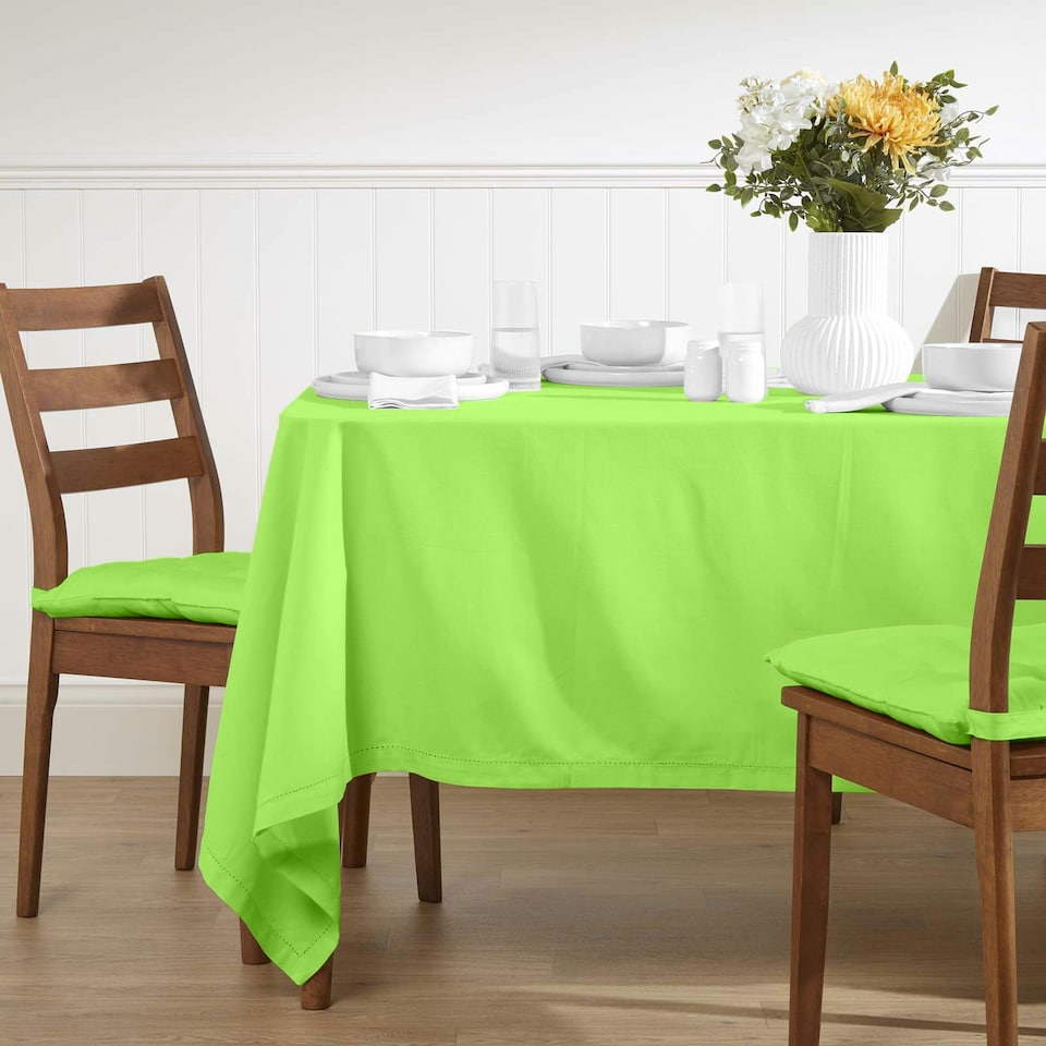 image 1 of Homescapes Lime Green Tablecloth - 178 x 300 cm Green