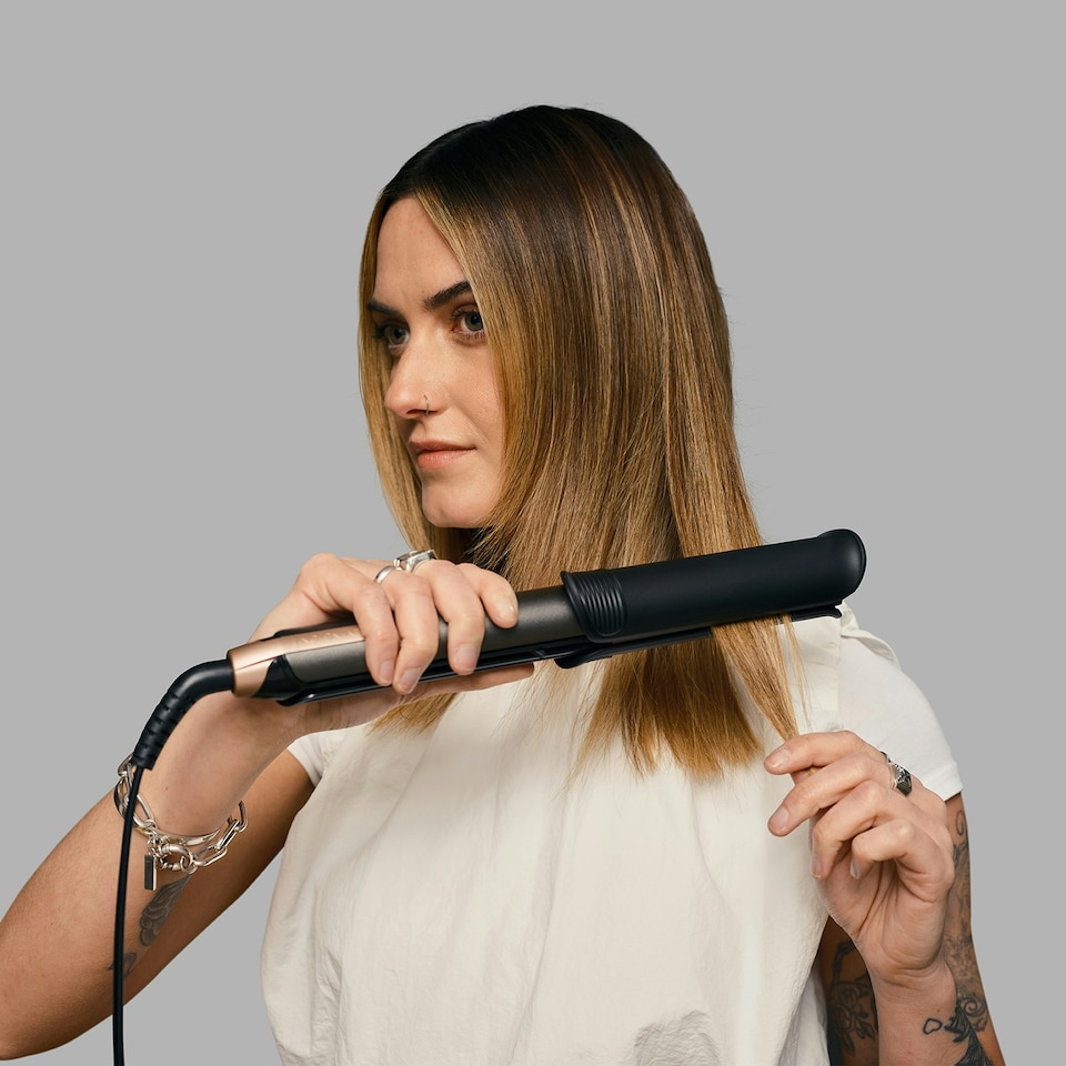 image 1 of Remington ONE Straight and Curl Styler
