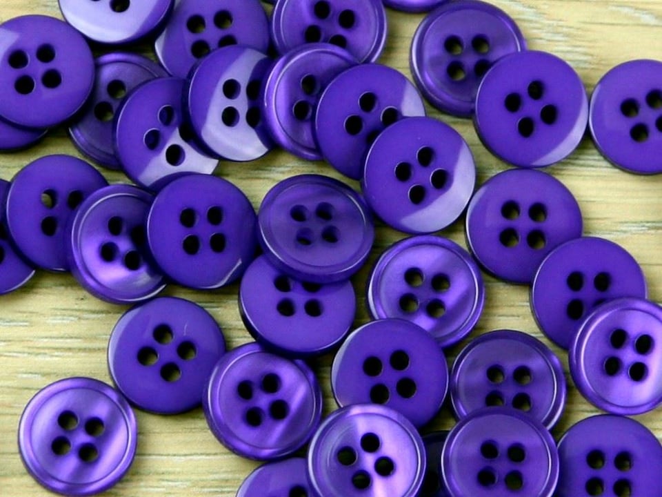 Trimits Mid Purple Round Shiny Buttons for Dressmaking - 13mm - per value pack of 50