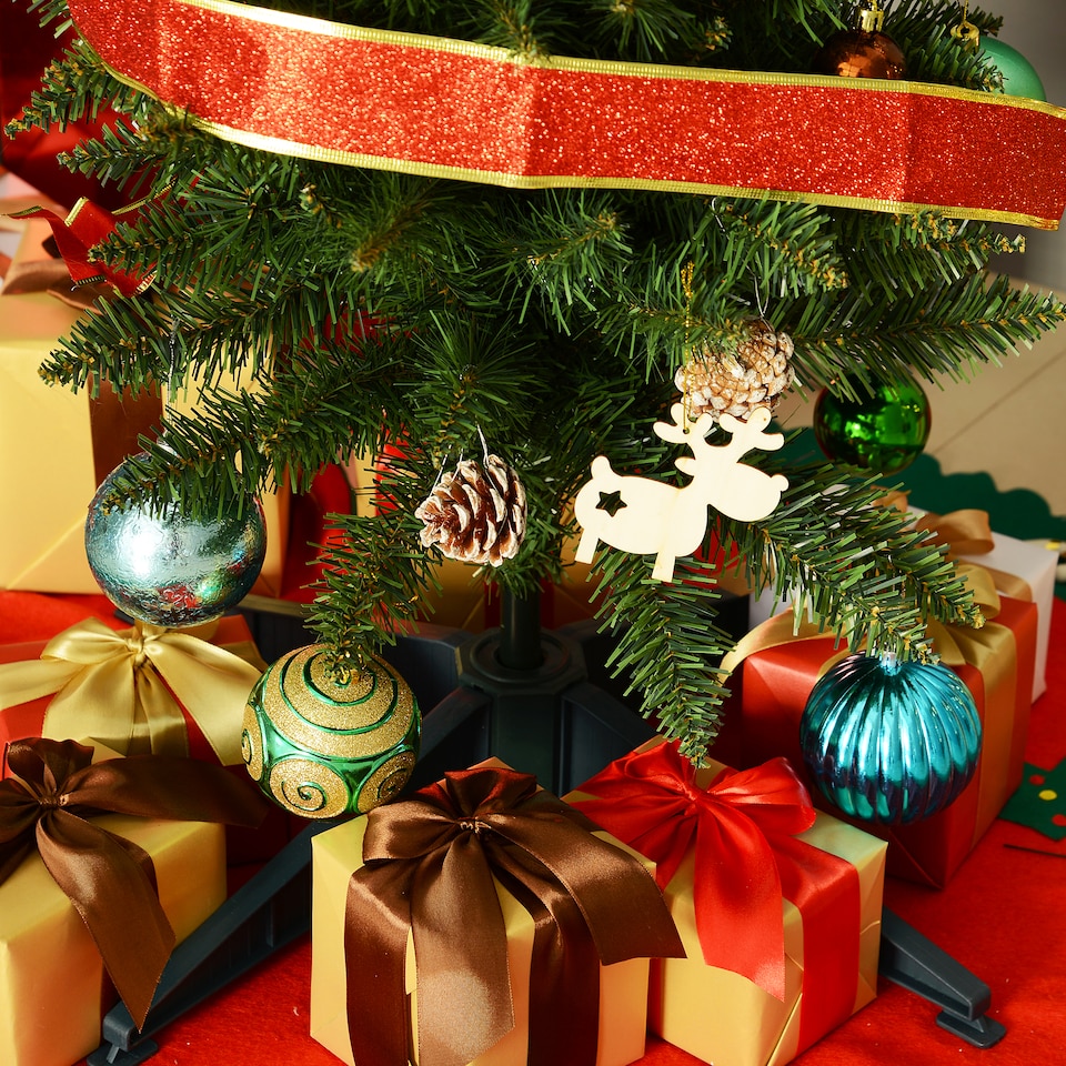 image 1 of HOMCOM 5ft Unlit Artificial Christmas Tree, Pencil Slim mas Tree with Solid Stand and Realistic Branches, Green