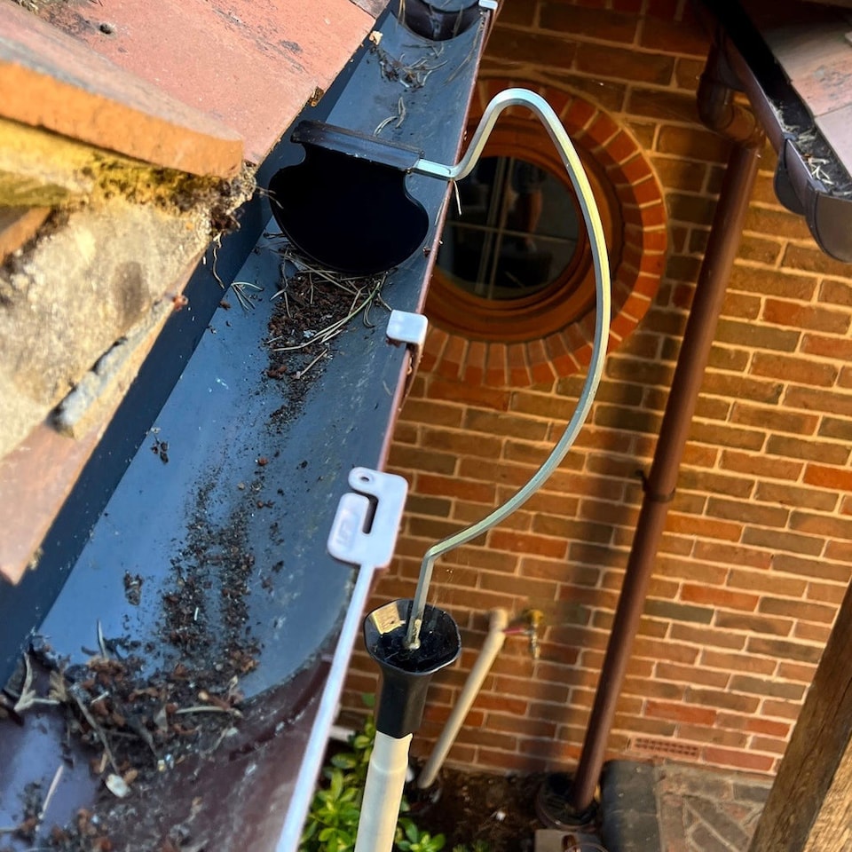 image 1 of Lightweight Gutter Cleaner Roof Debris Leaf Clearer Remover