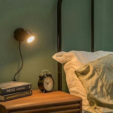 ValueLights Benton Black Adjustable Plug In Wall Light & Bulb Black