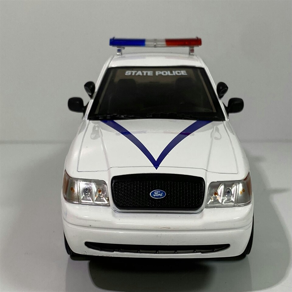 image 1 of 2008 Ford Crown Victoria Police Interceptor 1:24 Scale Greenlight 85543