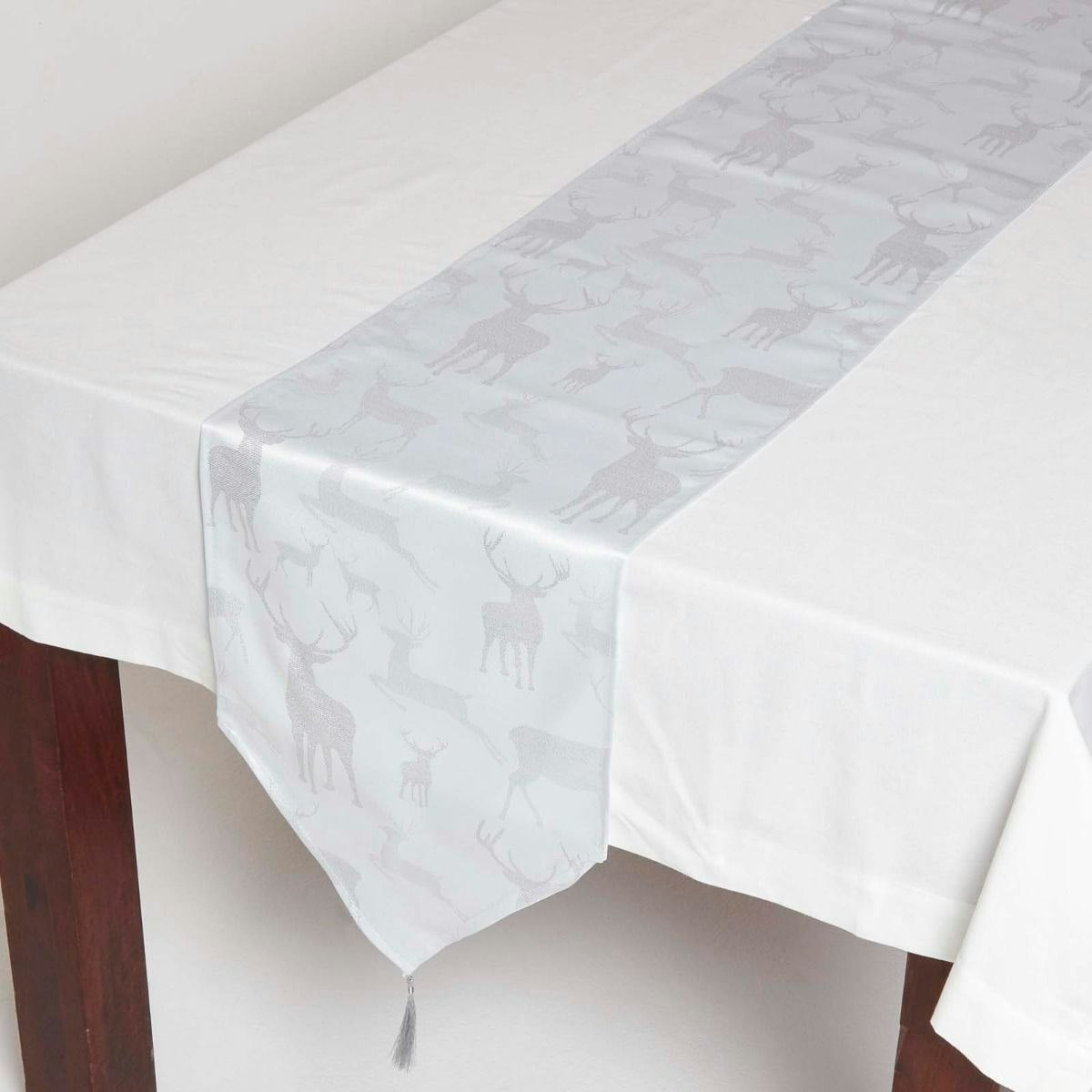 Homescapes Silver Stag Christmas Table Runner Large - 33 x 244 cm Silver One Size 1