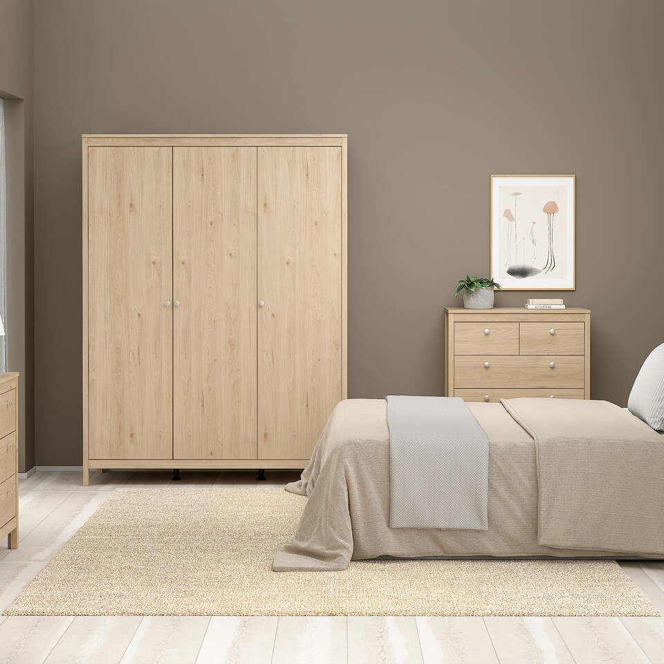 image 1 of Madrid Chest 3+2 Drawers in Jackson Hickory Oak