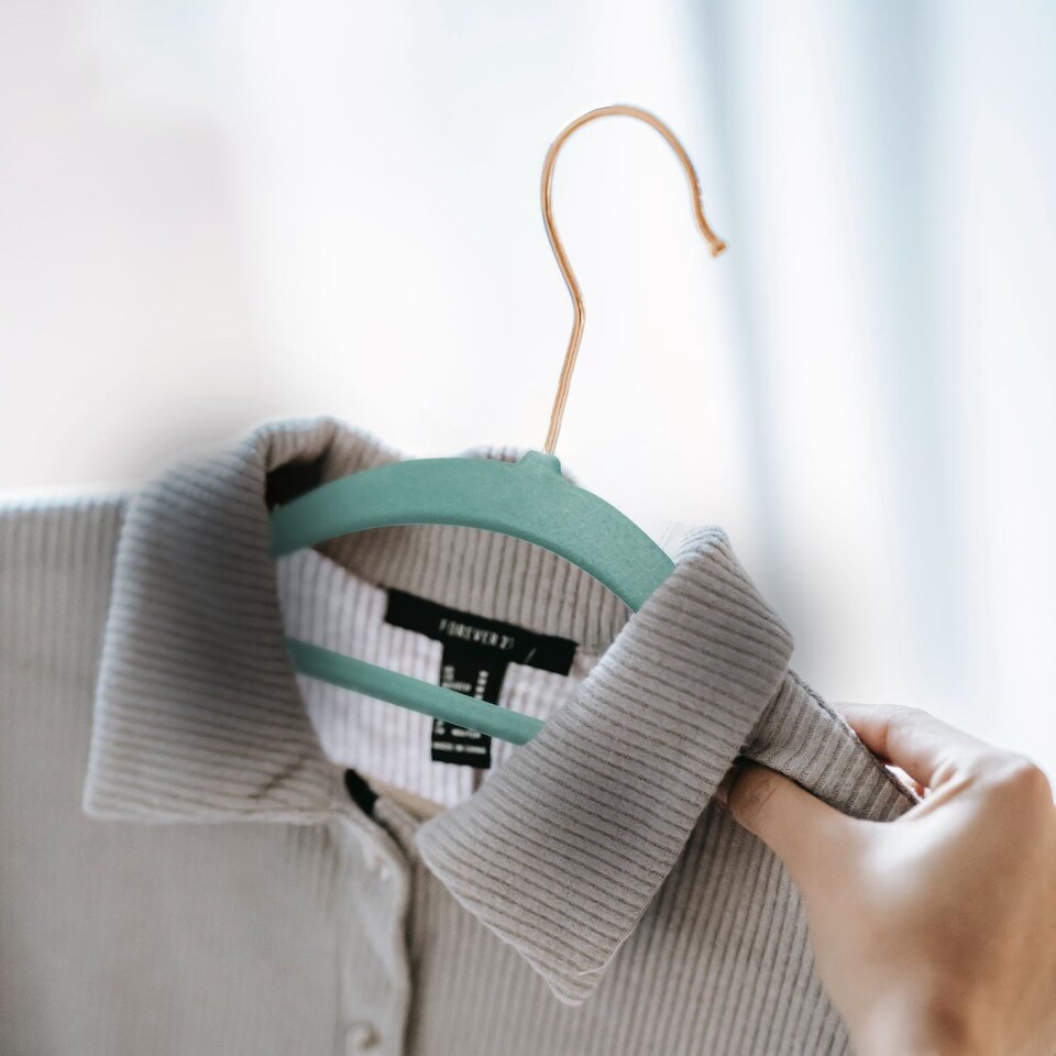 image 1 of Keplin Velvet Non-Slip Clothes Hangers with Tie Bar and Swivel Hook, 30 Pack