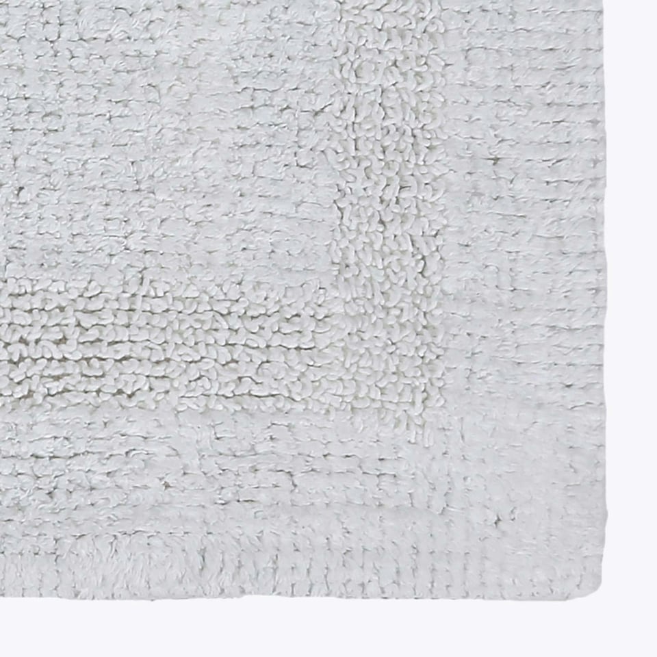 image 1 of Homescapes Luxury Reversible Cotton Bath Mat | White | 50 x 80 cm