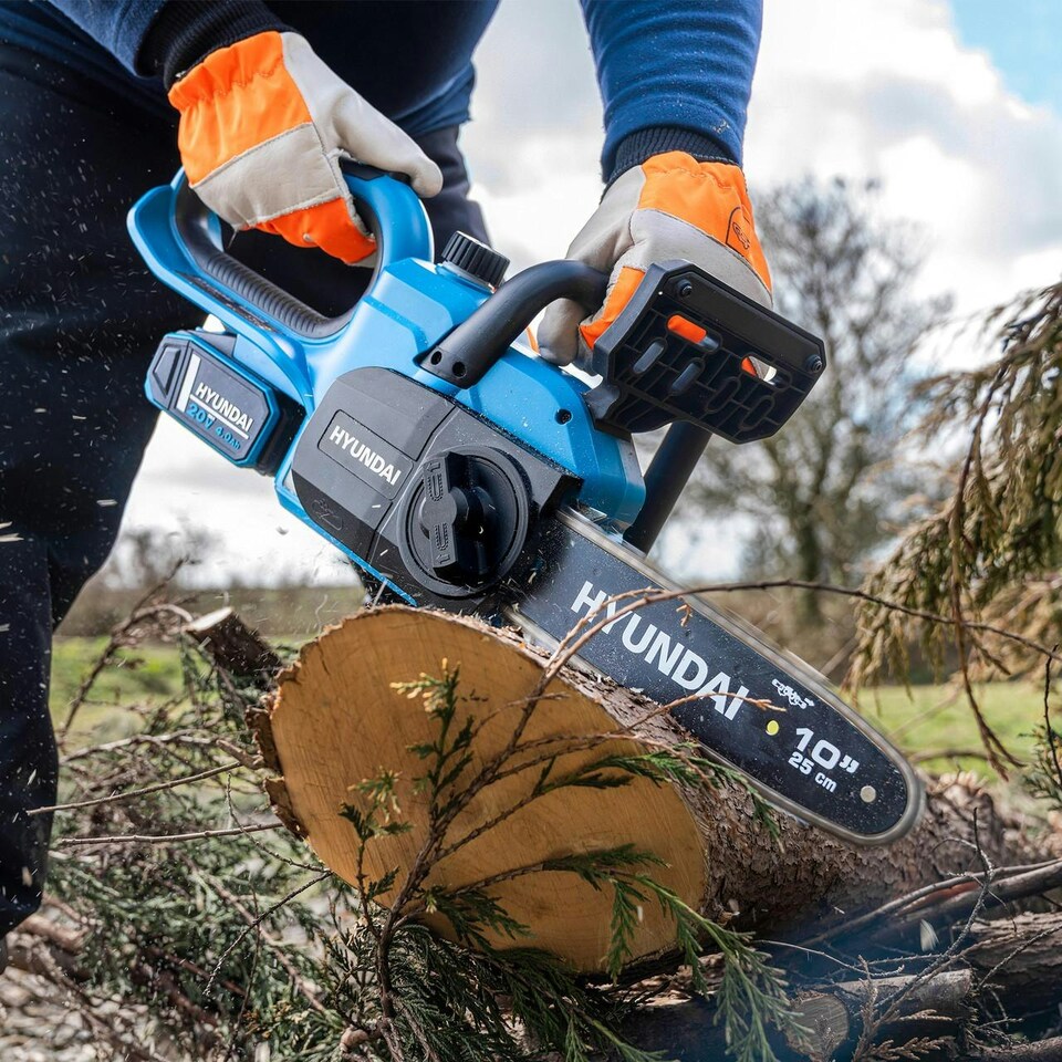 image 1 of Hyundai 10'' 25cm Cordless Chainsaw 20V Li-Ion 4Ah Battery and Charger | HY20CCS10