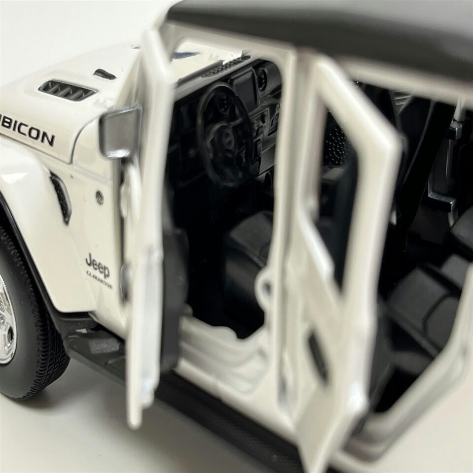 image 1 of Jeep Gladiator White LHD 1:32 Scale Light & Sound Tayumo 32130002